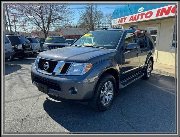 Photo of 2012 Dark Slate Metallic Nissan Pathfinder