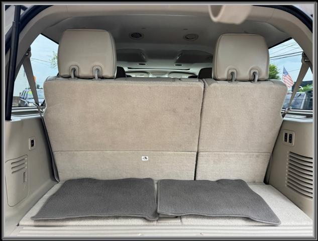 Photo of 2012 White Platinum Metallic Tri-Coat Ford Expedition