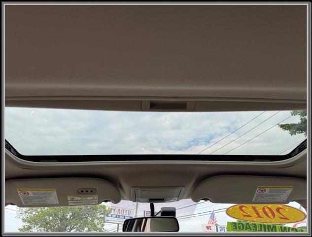 Photo of 2012 White Platinum Metallic Tri-Coat Ford Expedition