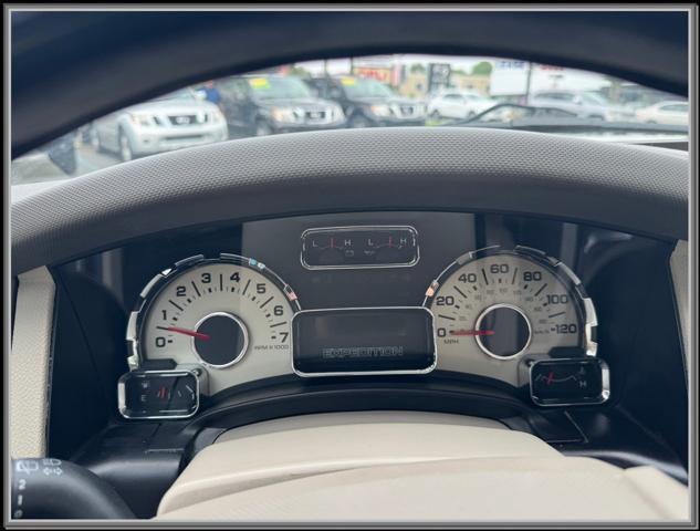 Photo of 2012 White Platinum Metallic Tri-Coat Ford Expedition