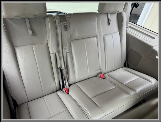 Photo of 2012 White Platinum Metallic Tri-Coat Ford Expedition