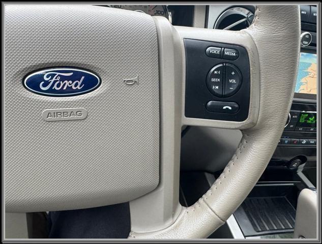Photo of 2012 White Platinum Metallic Tri-Coat Ford Expedition