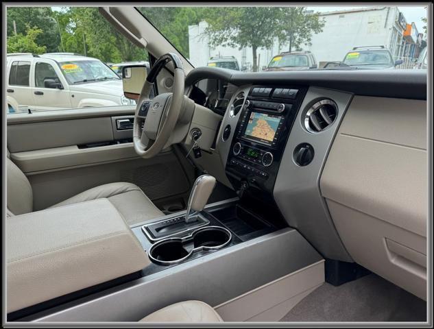 Photo of 2012 White Platinum Metallic Tri-Coat Ford Expedition