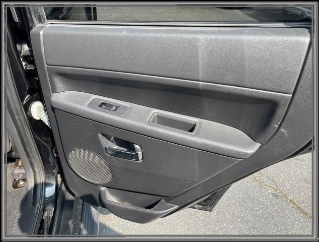 Photo of 2009 Brilliant Black Crystal Pearlcoat Jeep Grand Cherokee