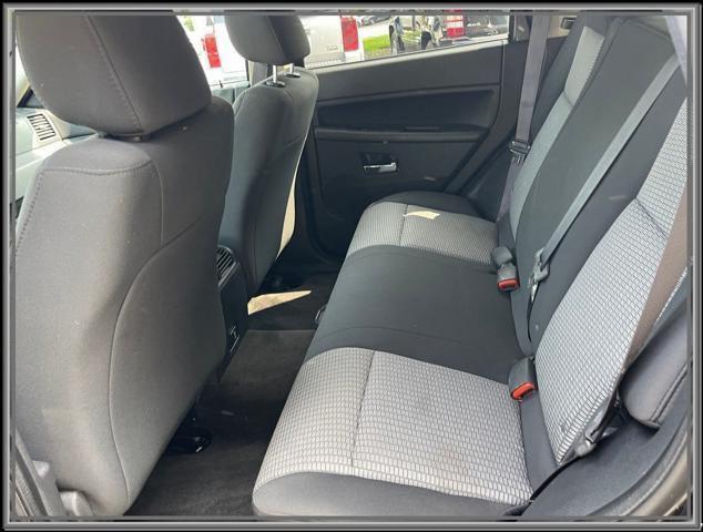Photo of 2009 Brilliant Black Crystal Pearlcoat Jeep Grand Cherokee