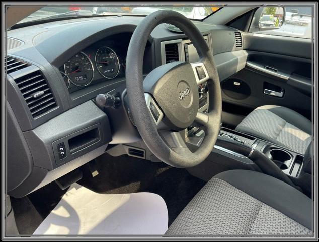 Photo of 2009 Brilliant Black Crystal Pearlcoat Jeep Grand Cherokee