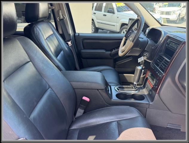 Photo of 2006 Black Clearcoat Ford Explorer