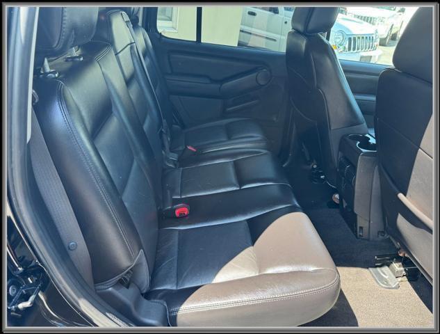 Photo of 2006 Black Clearcoat Ford Explorer