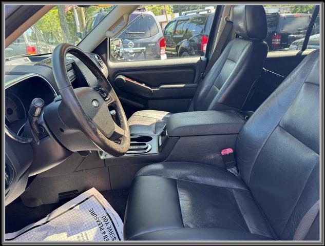 Photo of 2006 Black Clearcoat Ford Explorer