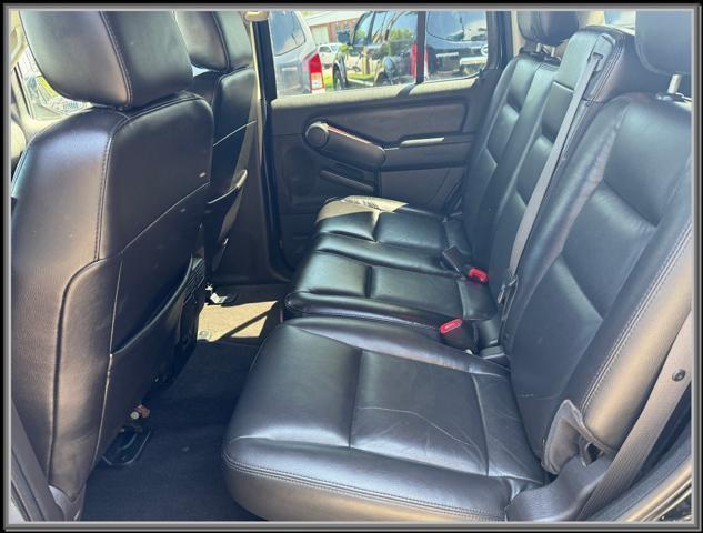 Photo of 2006 Black Clearcoat Ford Explorer