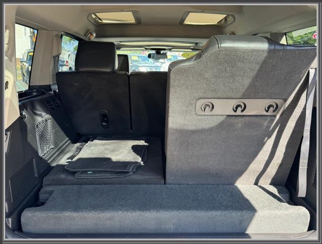Photo of 2008 Black Clearcoat Jeep Commander
