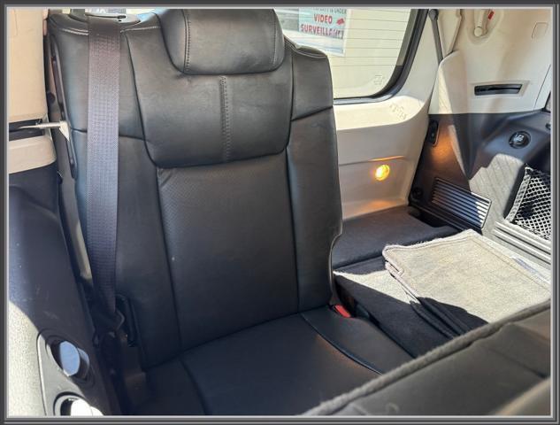 Photo of 2008 Black Clearcoat Jeep Commander