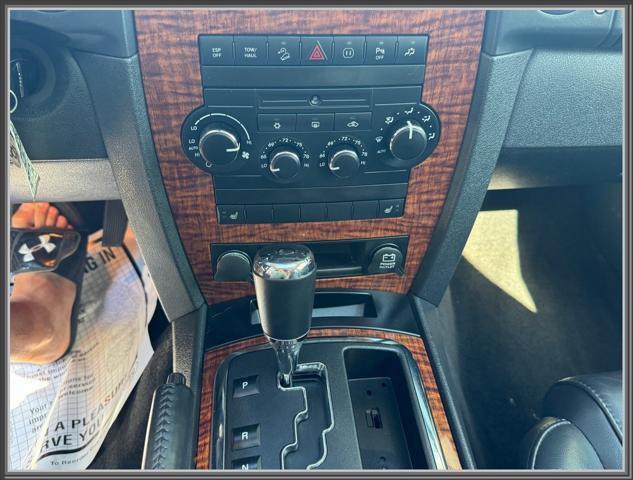 Photo of 2008 Black Clearcoat Jeep Commander