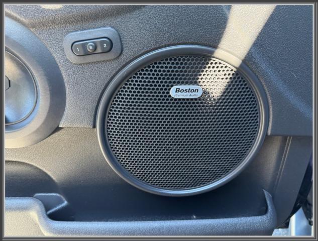 Photo of 2008 Black Clearcoat Jeep Commander