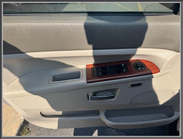 Photo of 2005 Bright Silver Metallic Clearcoat Jeep Grand Cherokee