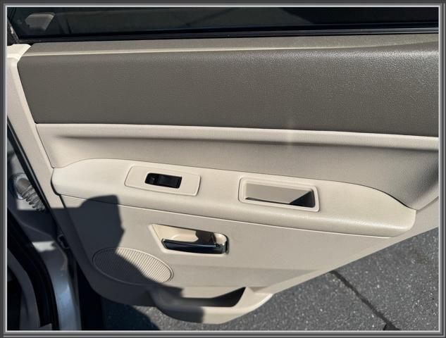 Photo of 2005 Bright Silver Metallic Clearcoat Jeep Grand Cherokee