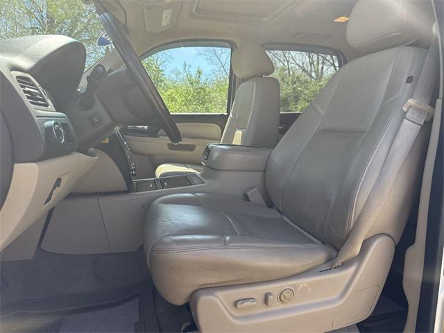 Photo of 2013 White Diamond Tricoat GMC Yukon