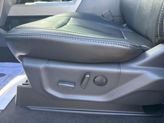 Photo of 2022 Agate Black Metallic Ford F-250