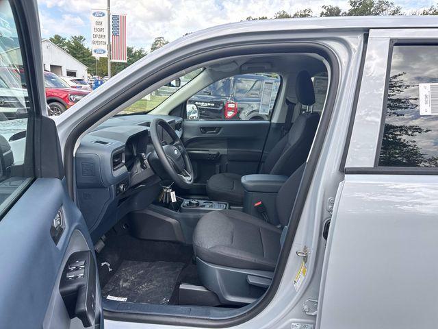 Photo of 2025 Space White Metallic Ford Maverick