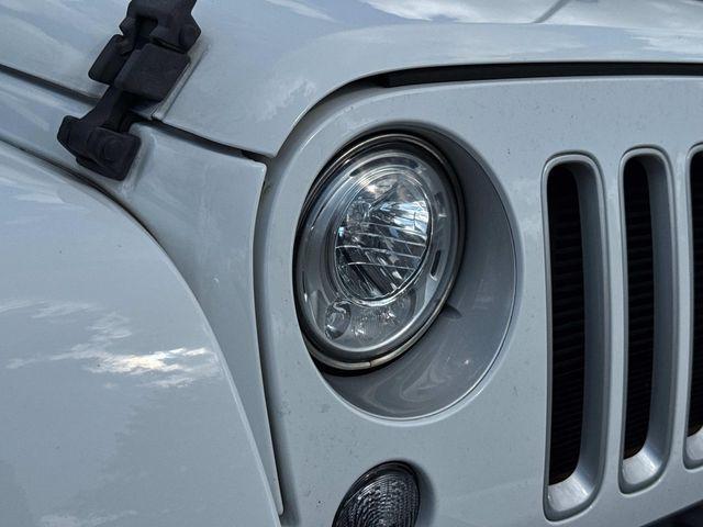 Photo of 2018 Bright White Clearcoat Jeep Wrangler JK Unlimited