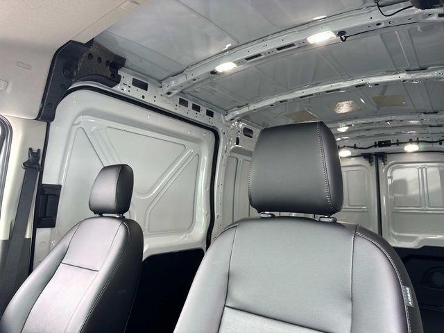 Photo of 2025 Oxford White Ford Transit-250