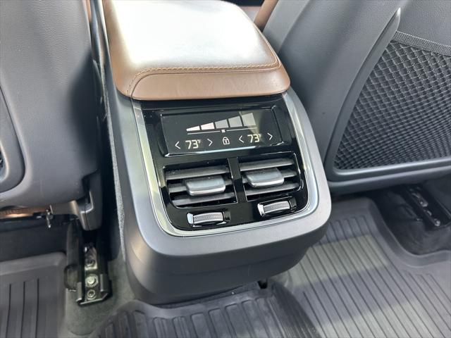 Photo of 2021 Onyx Black Metallic Volvo XC60
