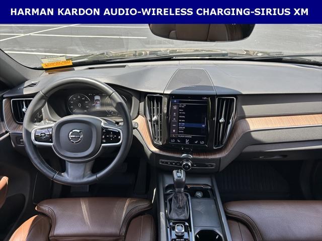 Photo of 2021 Onyx Black Metallic Volvo XC60