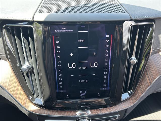 Photo of 2021 Onyx Black Metallic Volvo XC60