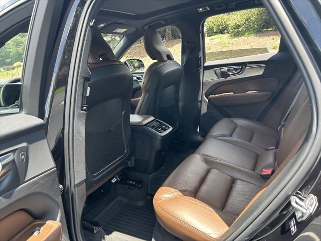 Photo of 2021 Onyx Black Metallic Volvo XC60
