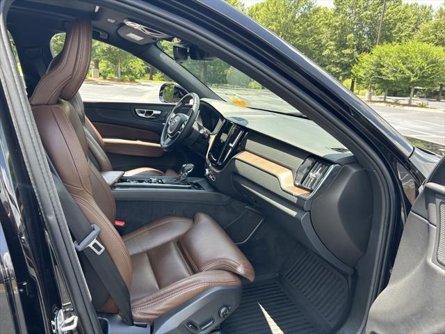 Photo of 2021 Onyx Black Metallic Volvo XC60