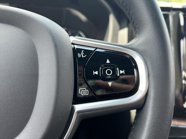 Photo of 2021 Onyx Black Metallic Volvo XC60