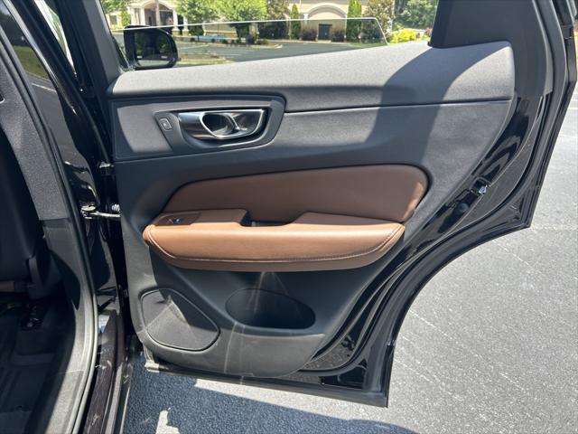 Photo of 2021 Onyx Black Metallic Volvo XC60