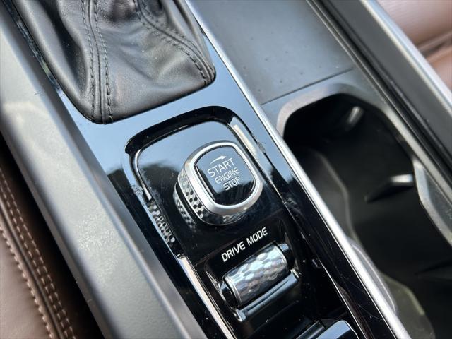 Photo of 2021 Onyx Black Metallic Volvo XC60
