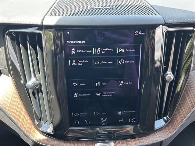 Photo of 2021 Onyx Black Metallic Volvo XC60