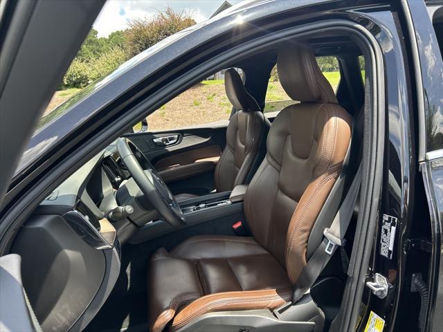 Photo of 2021 Onyx Black Metallic Volvo XC60