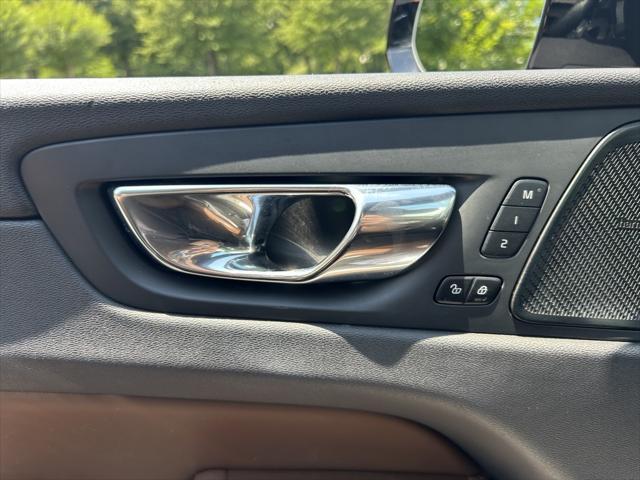 Photo of 2021 Onyx Black Metallic Volvo XC60