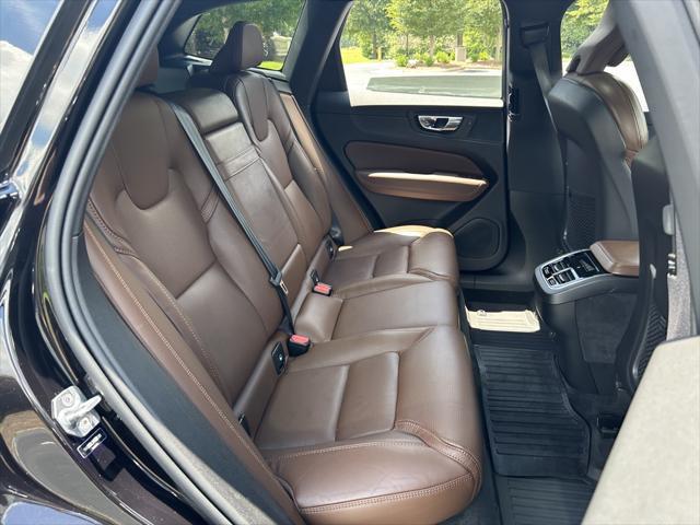 Photo of 2021 Onyx Black Metallic Volvo XC60