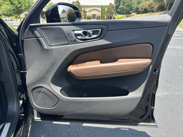 Photo of 2021 Onyx Black Metallic Volvo XC60