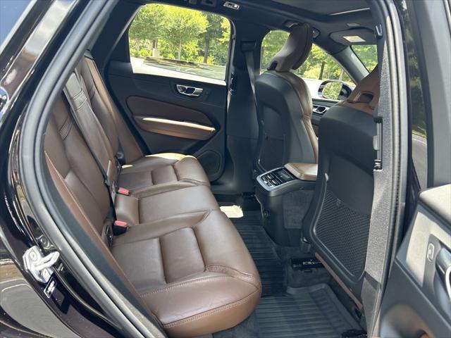 Photo of 2021 Onyx Black Metallic Volvo XC60