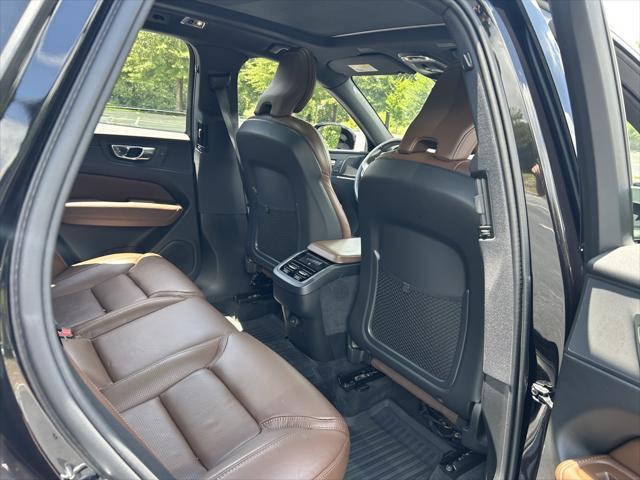 Photo of 2021 Onyx Black Metallic Volvo XC60