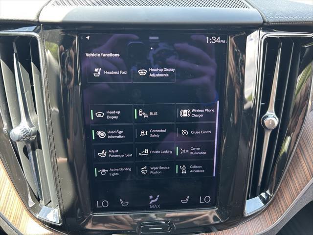 Photo of 2021 Onyx Black Metallic Volvo XC60