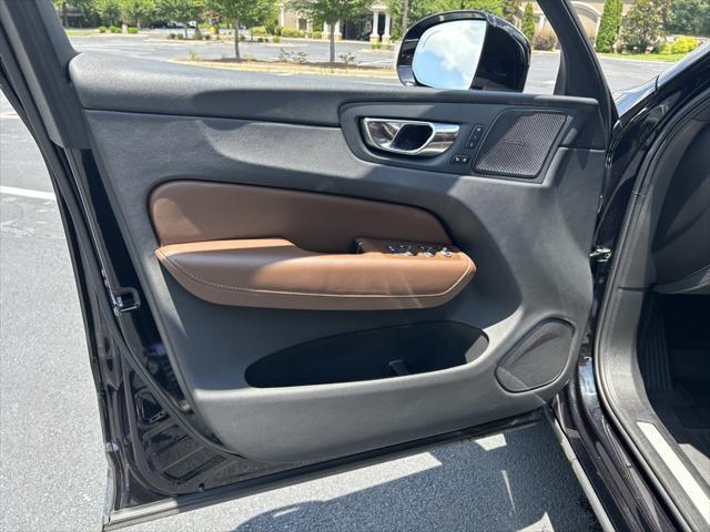 Photo of 2021 Onyx Black Metallic Volvo XC60