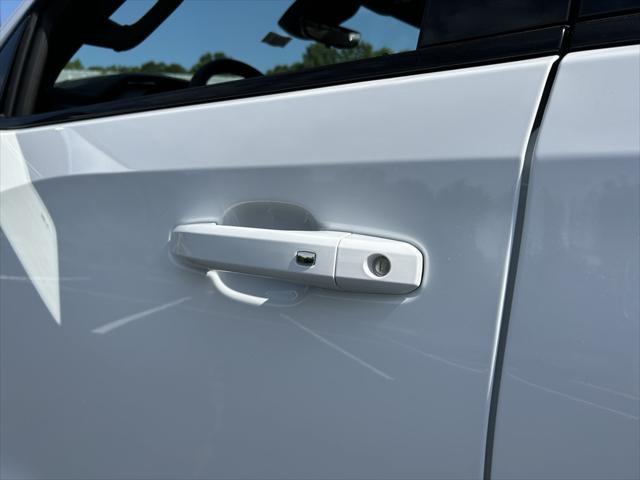 Photo of 2025 Summit White GMC Sierra 1500