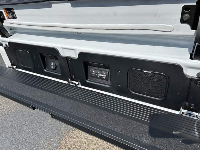 Photo of 2025 Summit White GMC Sierra 1500