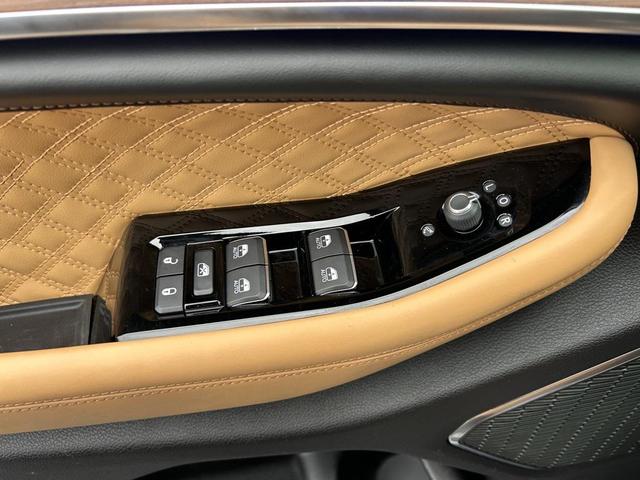 Photo of 2021 Diamond Black Crystal Pearlcoat Jeep Grand Cherokee L