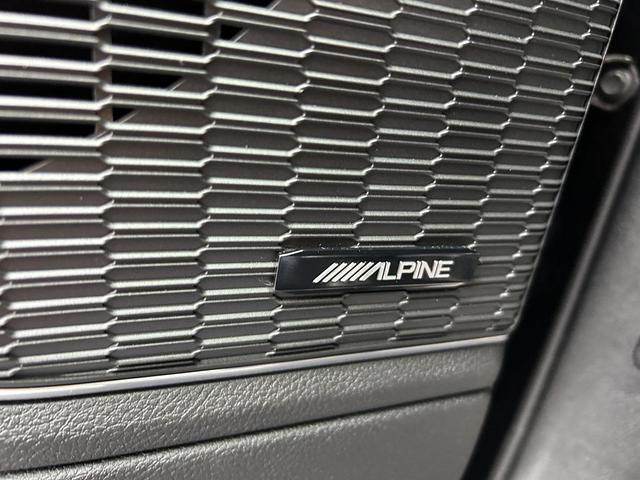 Photo of 2021 Diamond Black Crystal Pearlcoat Jeep Grand Cherokee L