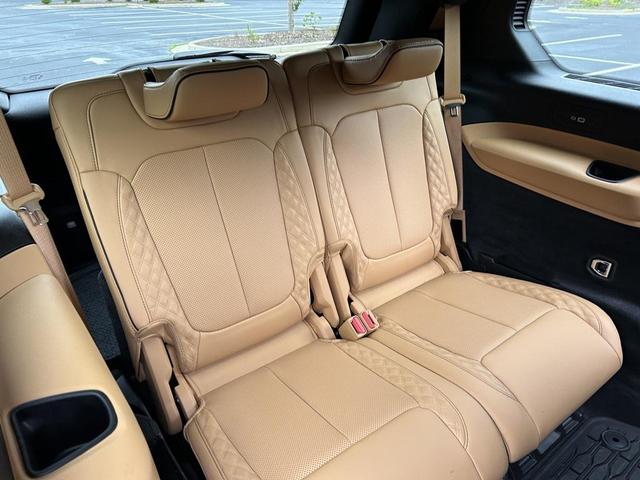 Photo of 2021 Diamond Black Crystal Pearlcoat Jeep Grand Cherokee L