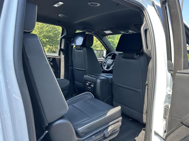 Photo of 2024 Summit White GMC Yukon XL
