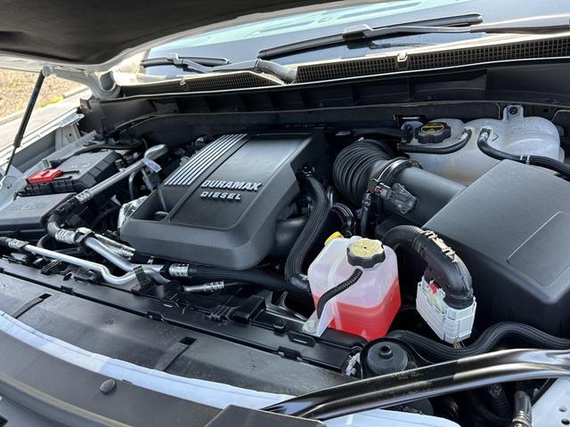 Photo of 2024 Summit White GMC Yukon XL