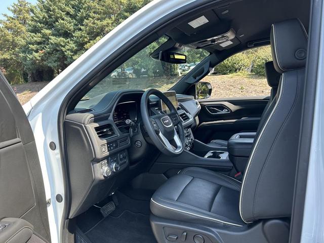 Photo of 2024 Summit White GMC Yukon XL